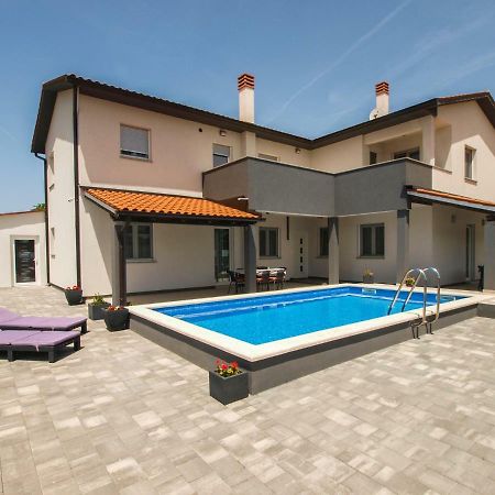 4 Stars Apartments-Pikula Fazana Exterior photo