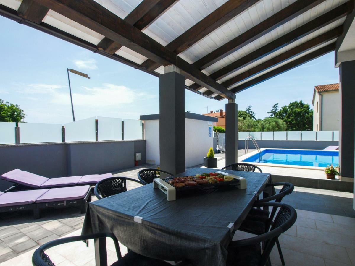 4 Stars Apartments-Pikula Fazana Exterior photo