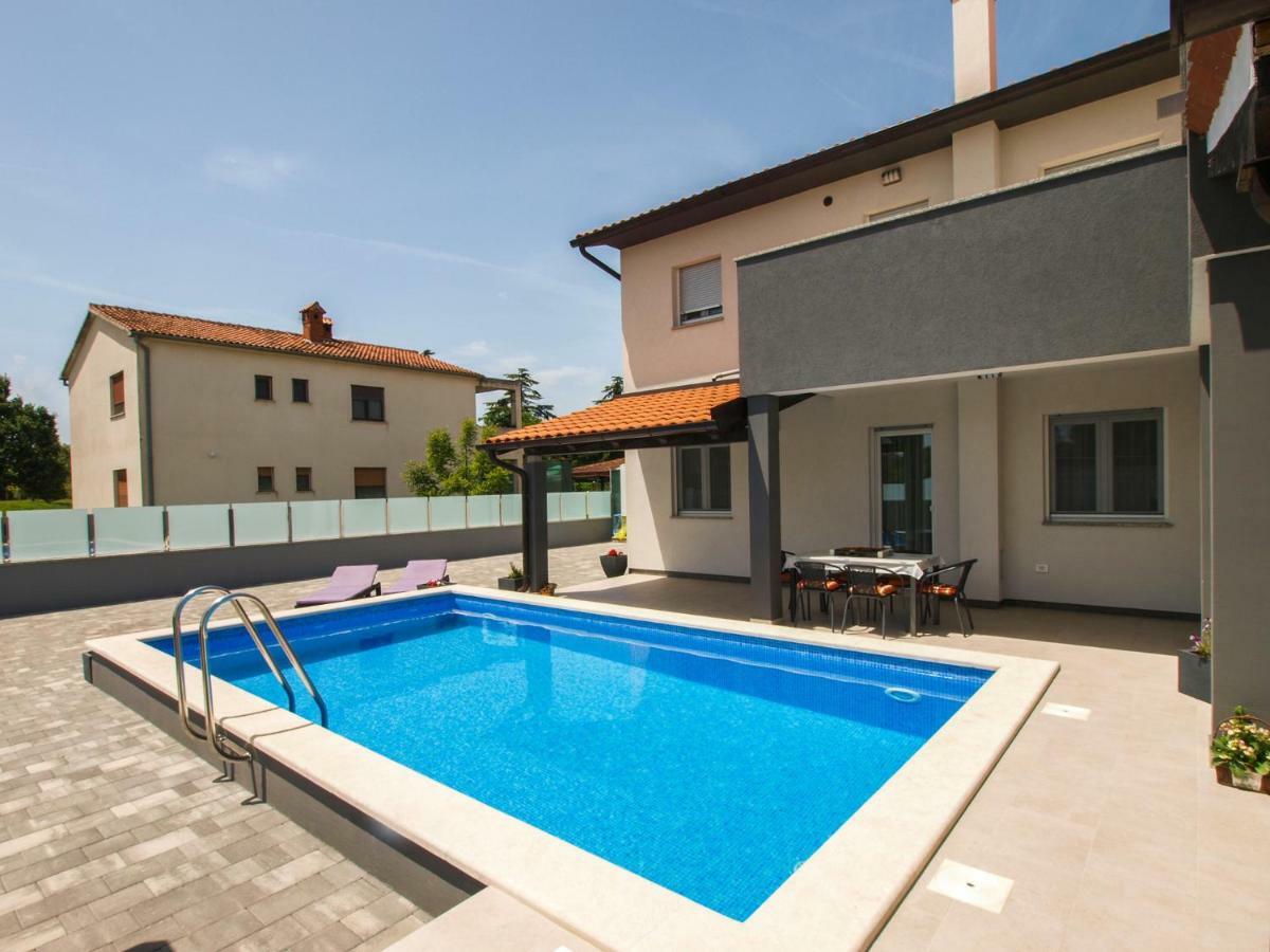 4 Stars Apartments-Pikula Fazana Exterior photo