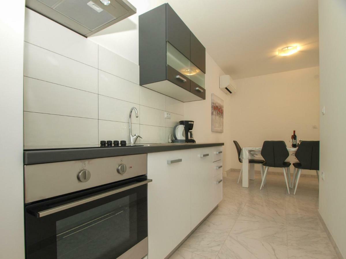4 Stars Apartments-Pikula Fazana Exterior photo