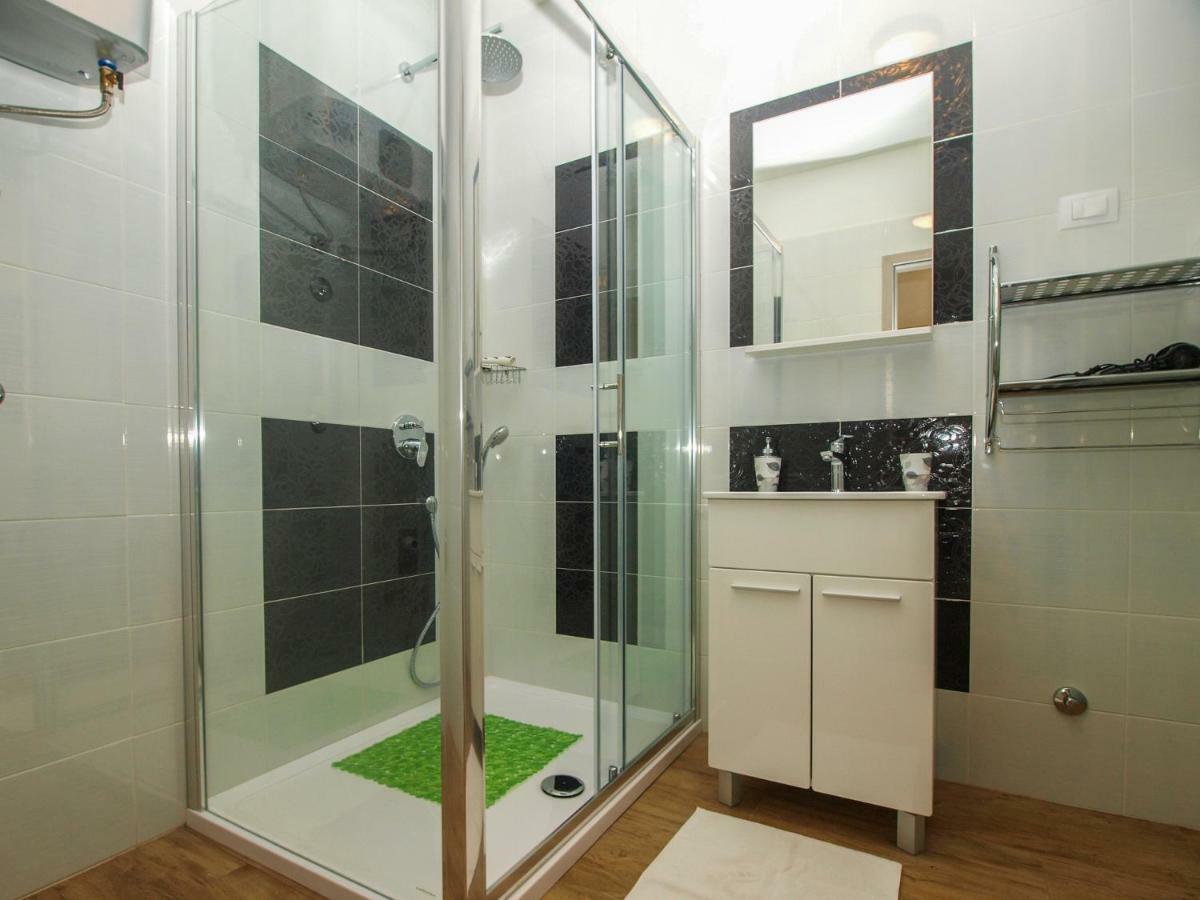 4 Stars Apartments-Pikula Fazana Exterior photo