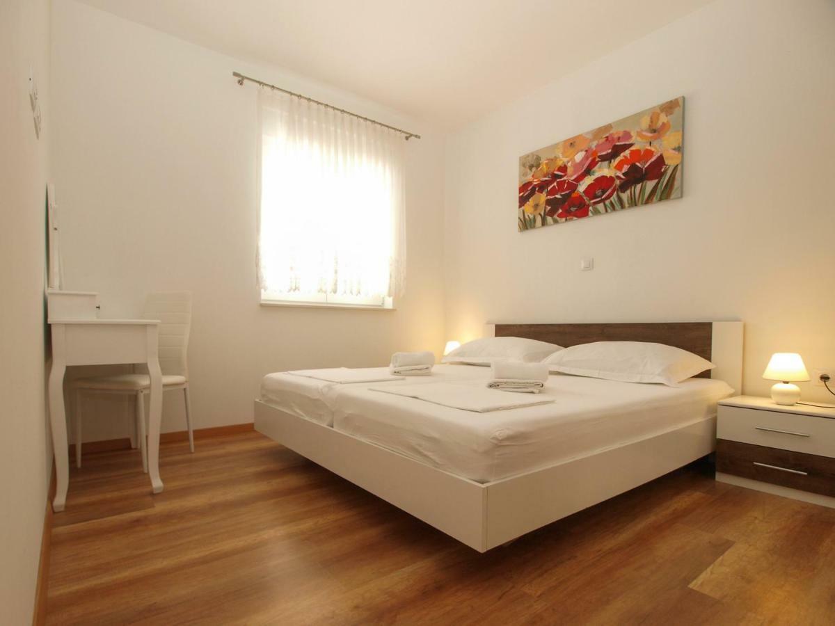 4 Stars Apartments-Pikula Fazana Exterior photo