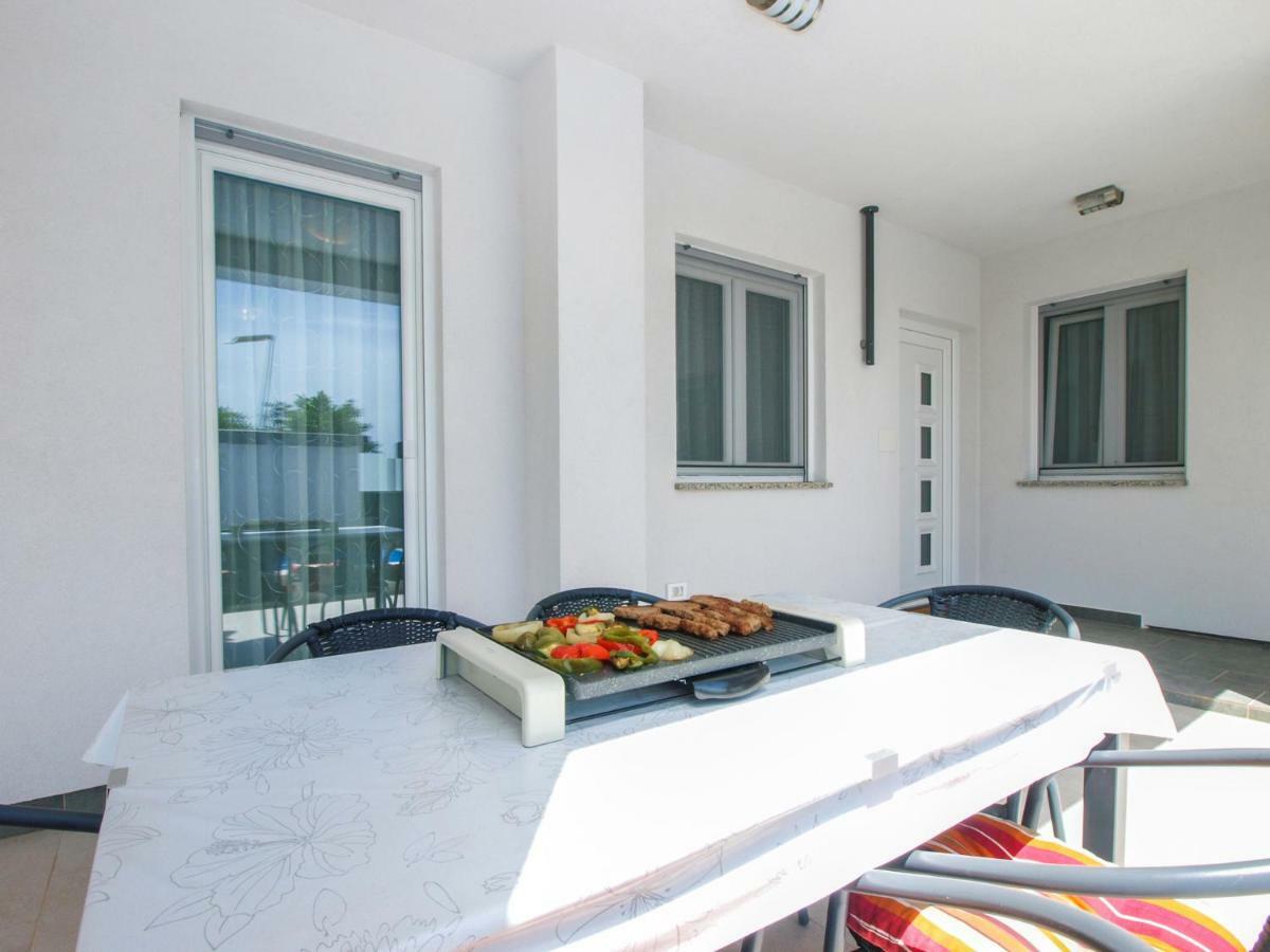 4 Stars Apartments-Pikula Fazana Exterior photo
