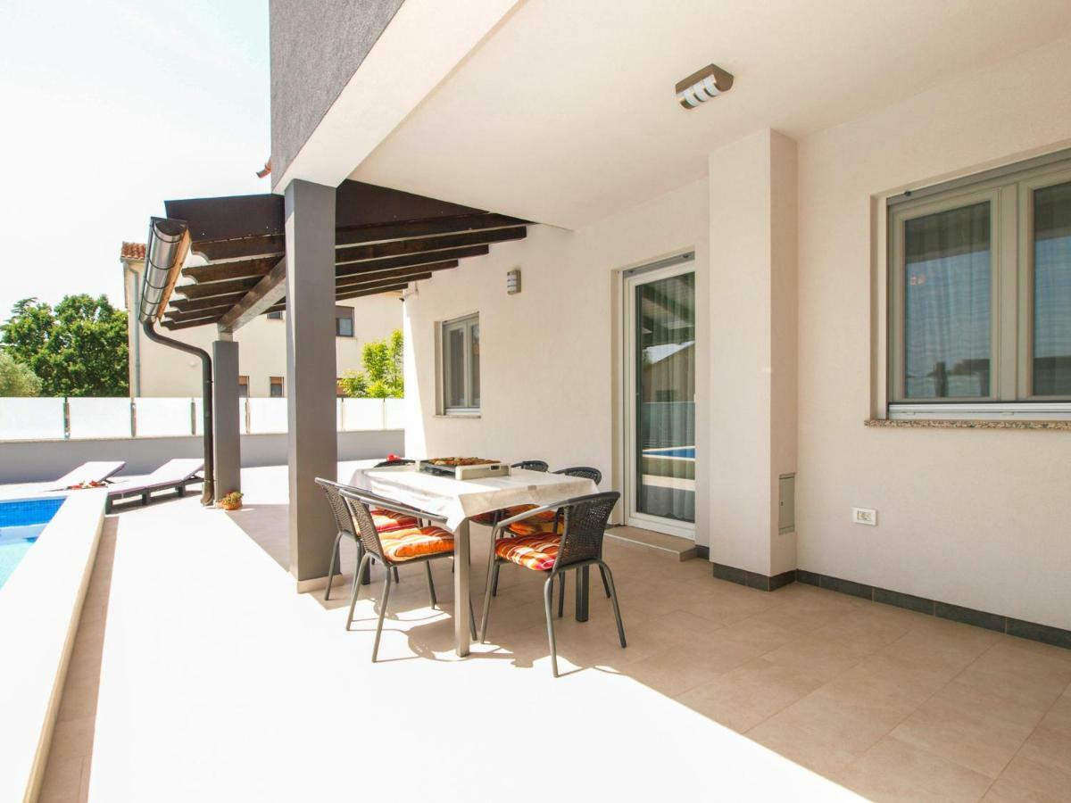 4 Stars Apartments-Pikula Fazana Exterior photo