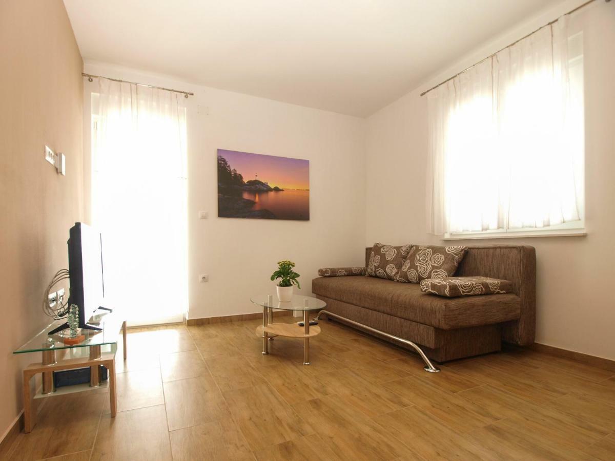 4 Stars Apartments-Pikula Fazana Exterior photo